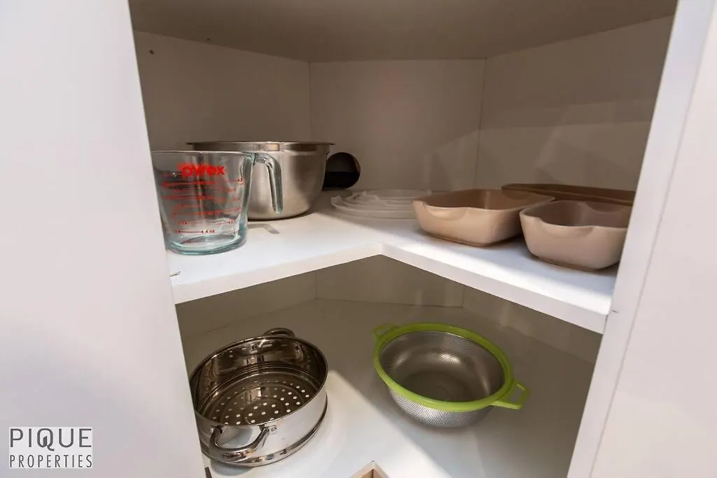 Апартаменты Modern Urban Escape -King Bed -Pet Friendly - Free Parking & Netflix - Fast Wi-Fi Эдмонтон 0*,