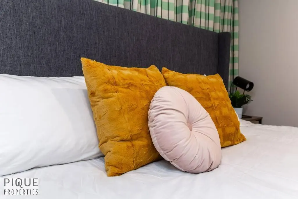 Апартаменты Modern Urban Escape -King Bed -Pet Friendly - Free Parking & Netflix - Fast Wi-Fi Эдмонтон 0*,