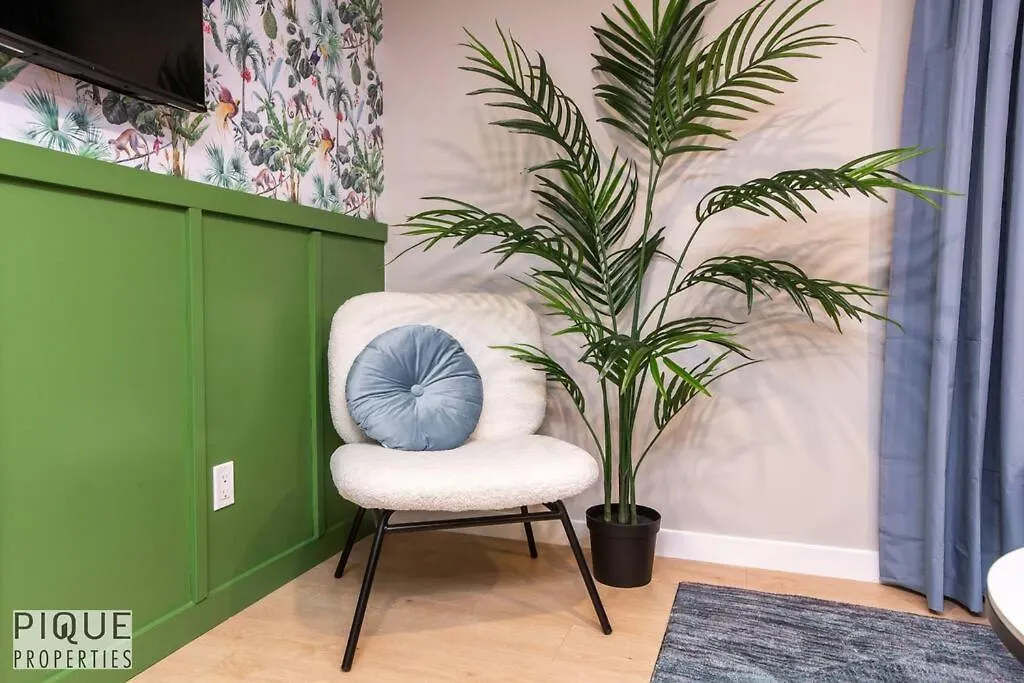 Апартаменты Modern Urban Escape -King Bed -Pet Friendly - Free Parking & Netflix - Fast Wi-Fi Эдмонтон Канада